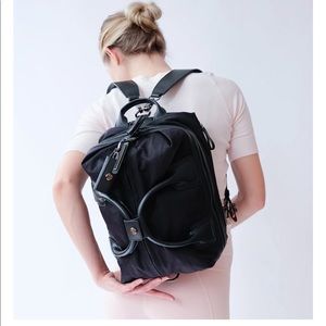 Caraa Sport Medium Studio Bag in Black